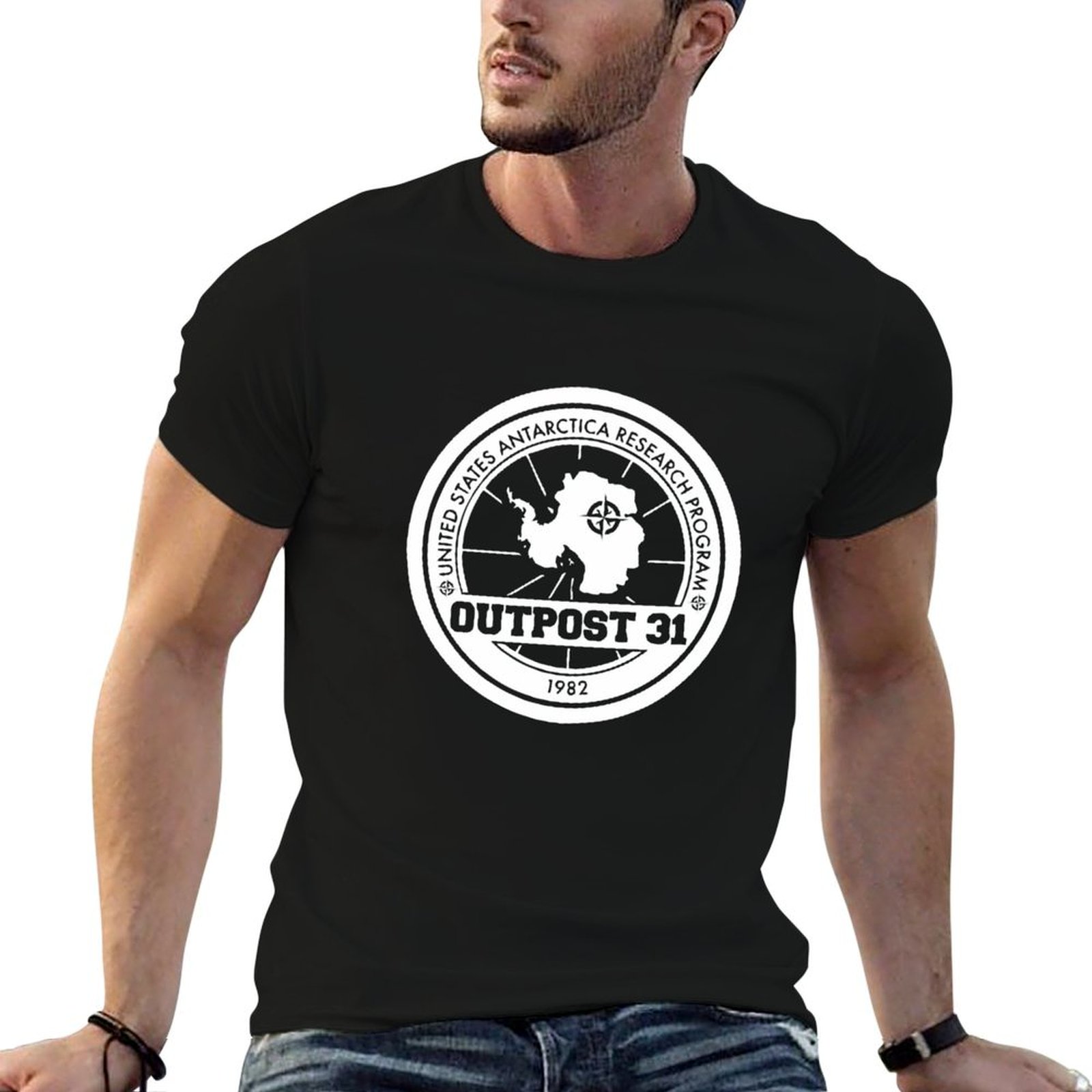 Outpost 31 Logo MERCHANDISE T- - Anime Merchandise T-Shirts recension och pris